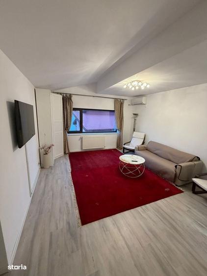 Casă cu 4 camere în Sisești