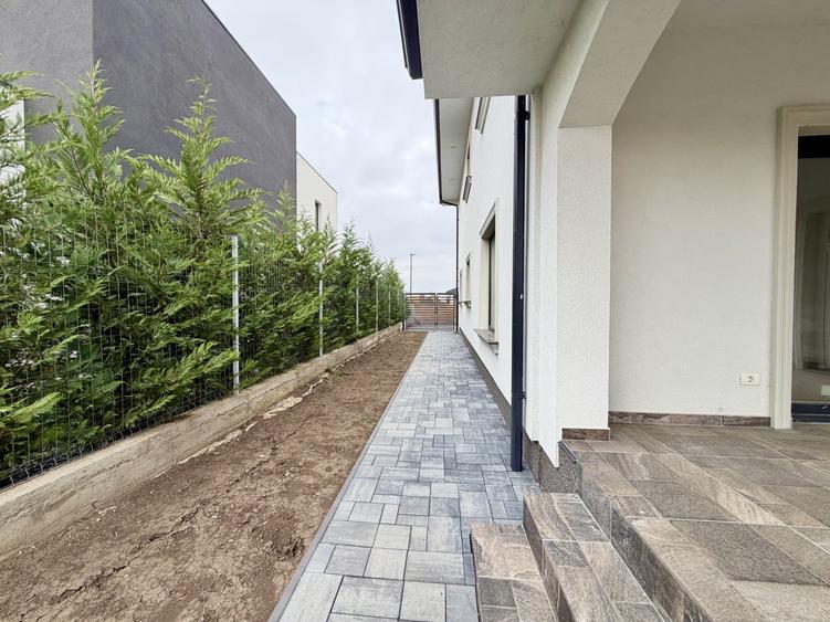 Duplex cu 5 camere cu Canalizare în Dumbrăvița