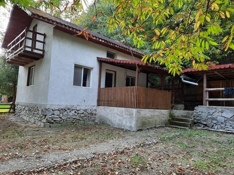 Casă cu 4 camere în Rădești