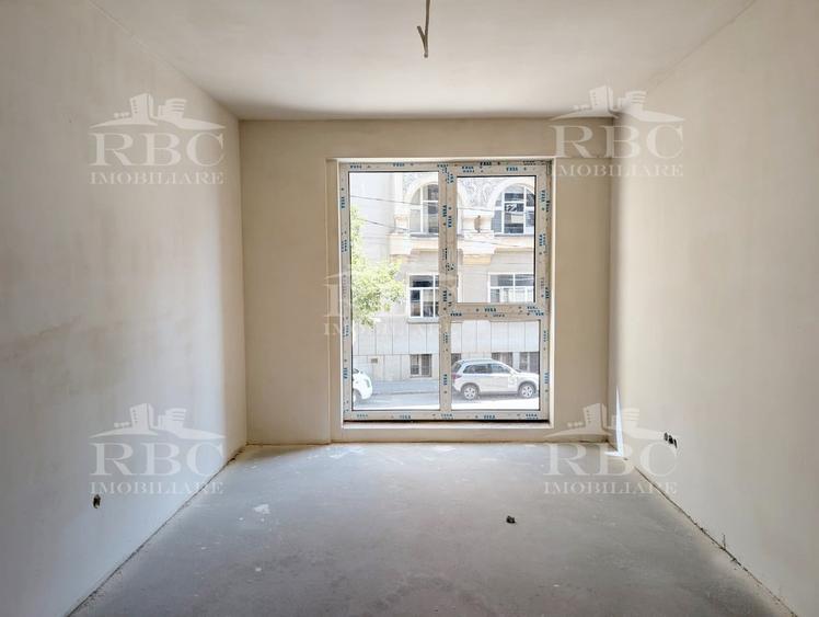 Apartament cu 4 camere semidecomandat în Semicentral
