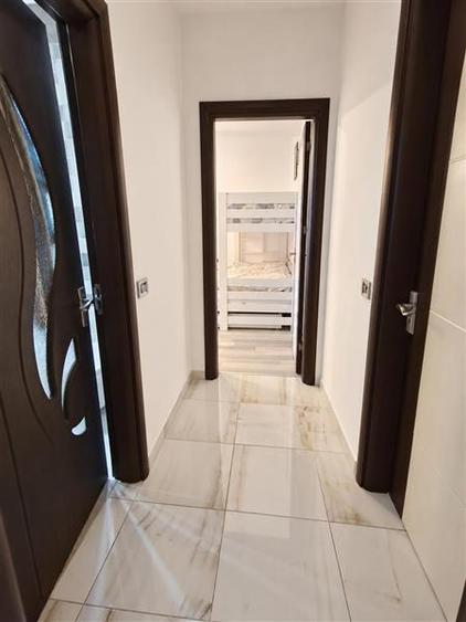 Apartament cu 3 camere nedecomandat, mobilat în Tractorul