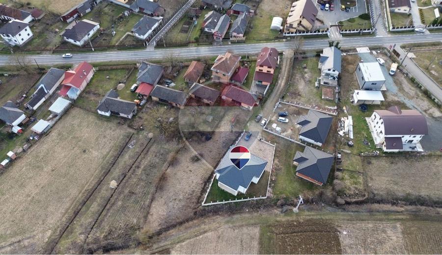 Casă individuală cu 6 camere cu Teren 577 Mp în Săcălășeni