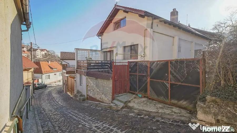 Apartament cu 4 camere decomandat în Drumul Poienii