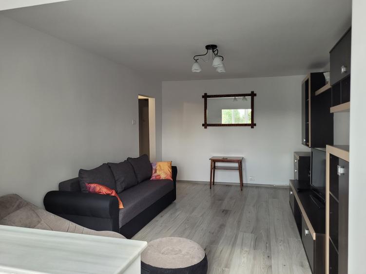 Apartament cu 3 camere decomandat în CET