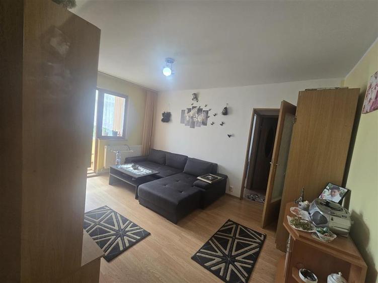 Apartament cu 2 camere semidecomandat, mobilat în Exterior Vest