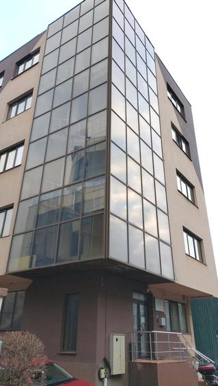 Casă individuală cu 10 camere cu Teren 400 Mp în Barbu Văcărescu
