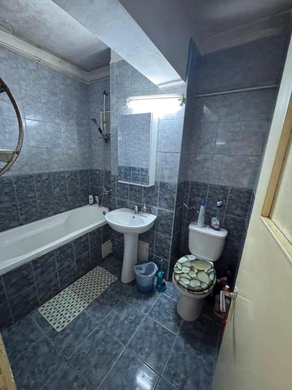 Apartament cu 3 camere decomandat, mobilat în Craiovița Nouă