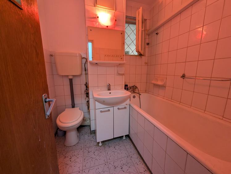 Apartament cu 3 camere decomandat în Drumul Taberei