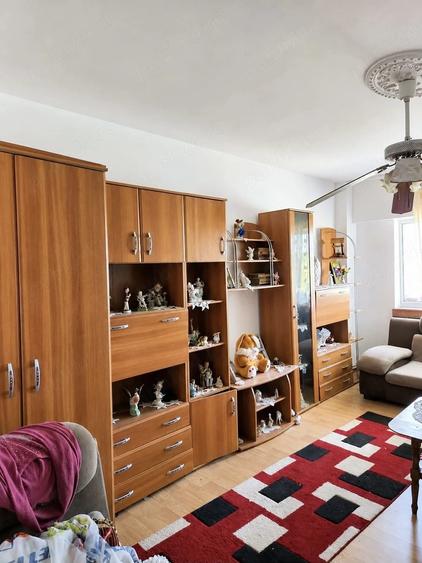 Apartament cu 4 camere decomandat în Central