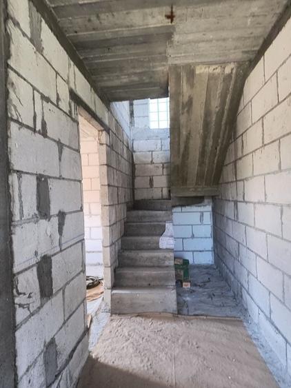 Casa de vanzare ,garaj si gradina,in comuna Pui - 5