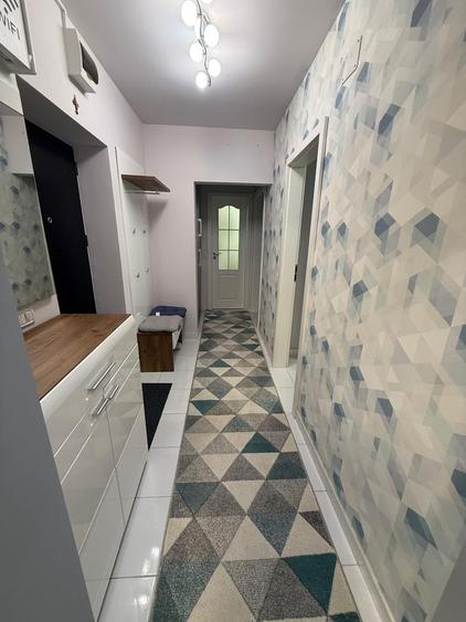 Apartament cu 3 camere semidecomandat, mobilat în Micălaca