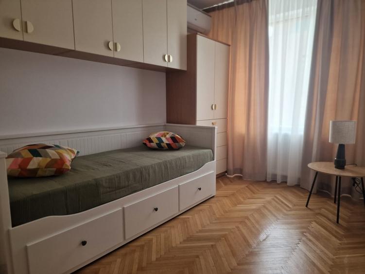 Apartament cu 3 camere decomandat în Sala Palatului