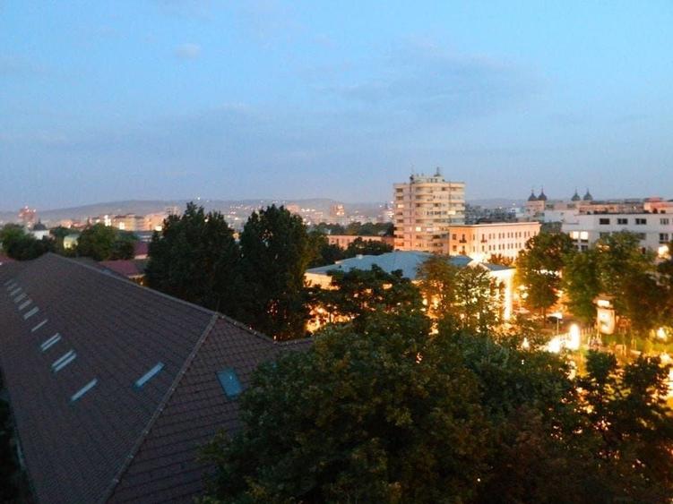 Apartament cu 3 camere decomandat în Piața Unirii