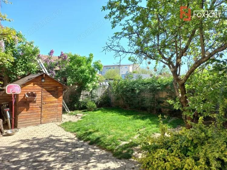 Casă cu 8 camere cu Teren 225 Mp în Ghiroda
