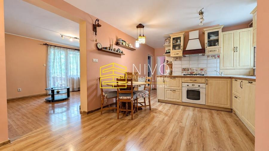 Apartament cu 4 camere decomandat în Tudor