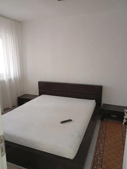 Apartament cu 2 camere semidecomandat în Craiovița Nouă