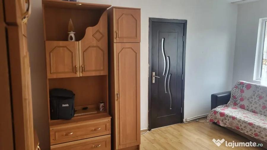 Apartament cu 2 camere semidecomandat în Govândari