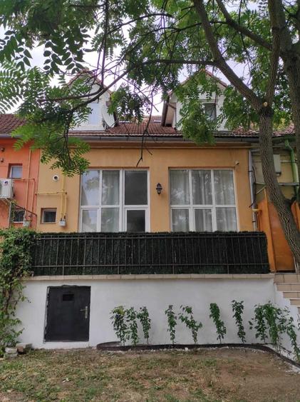 Casă cu 3 camere în Central