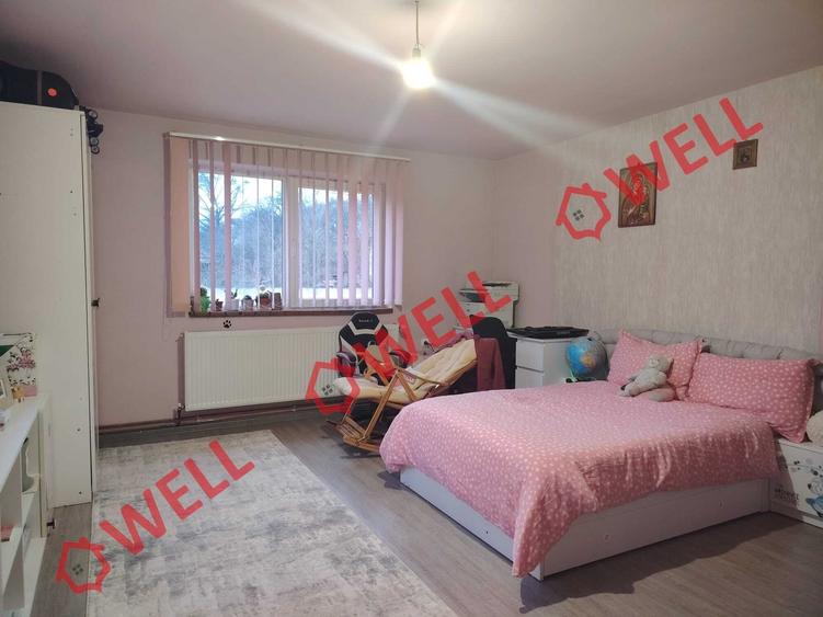 Casă cu 4 camere cu Teren 937 Mp în Vâlcele