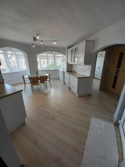 Apartament cu 4 camere nedecomandat în Central