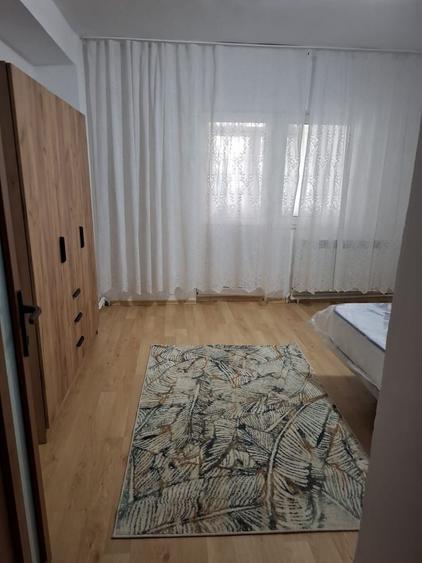 Apartament cu 3 camere decomandat în Exterior Vest