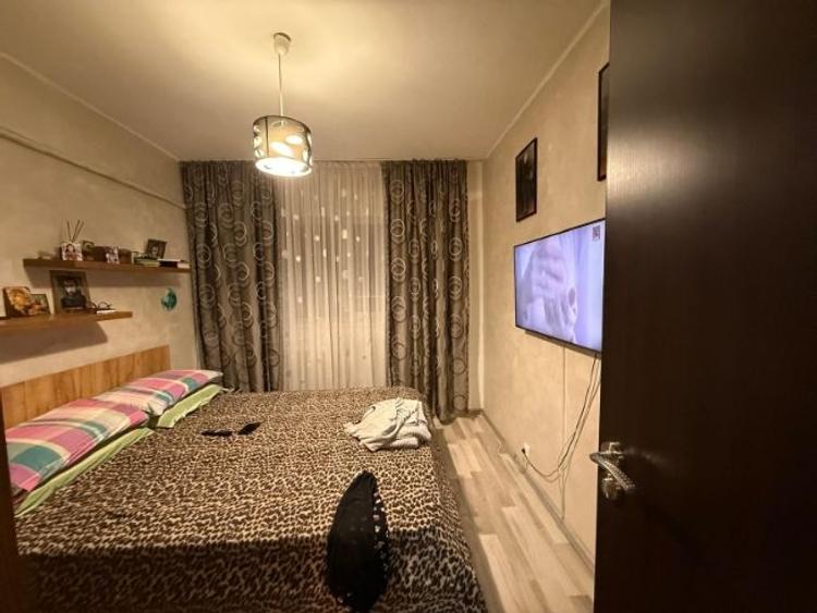 Apartament cu 3 camere decomandat în Titan