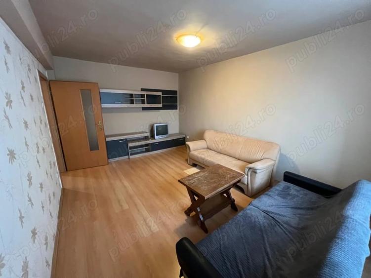 Apartament cu 3 camere decomandat în Nufărul