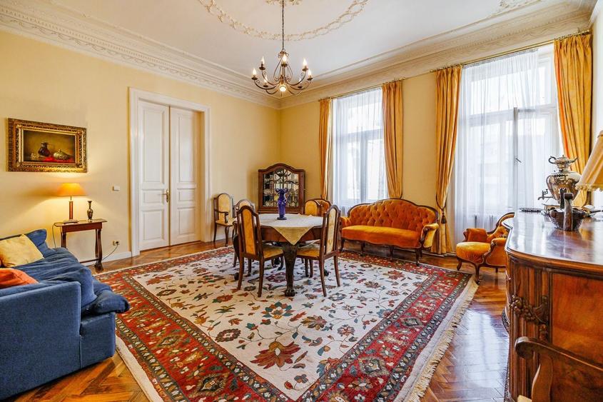 Apartament cu 3 camere semidecomandat, mobilat în Ultracentral