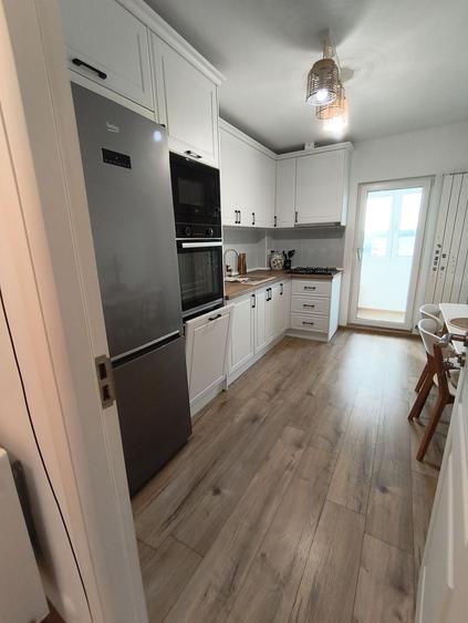 Apartament cu 4 camere decomandat în Central