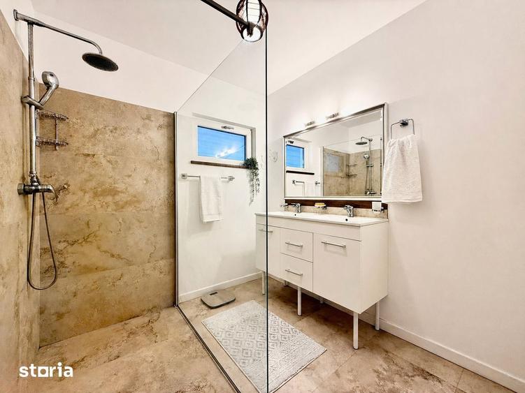 Casă cu 7 camere cu Teren 824 Mp în Vatra Luminoasă