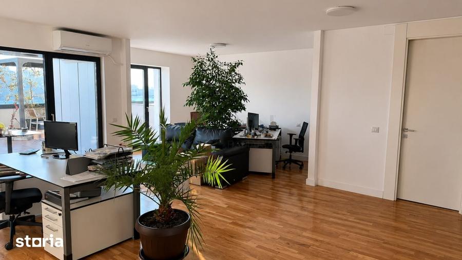 Apartament cu 4 camere în Tei