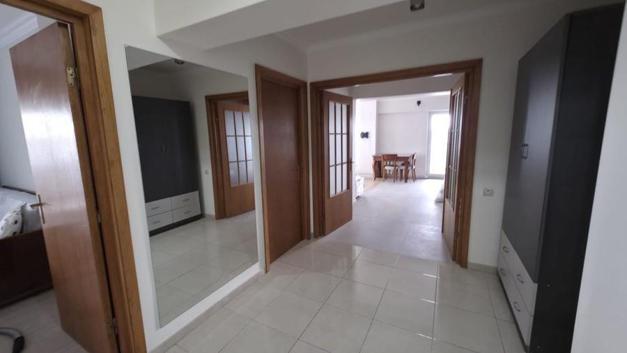 Apartament cu 3 camere decomandat în Valea Moșneagului