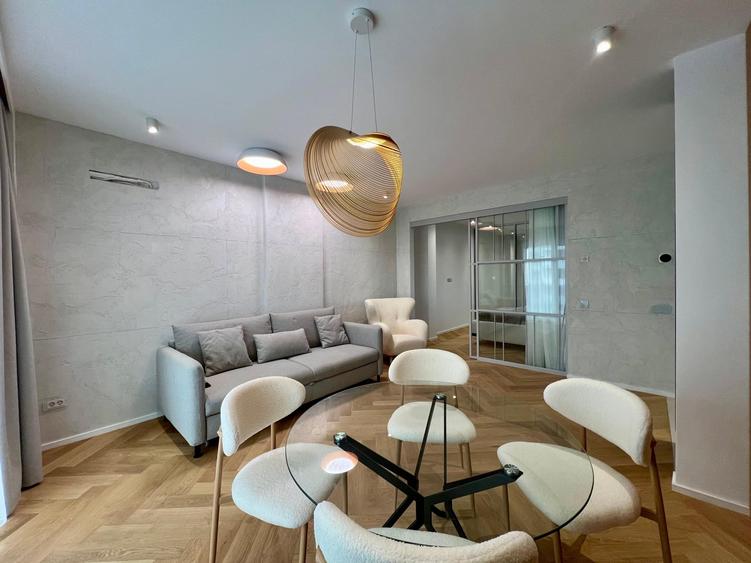 Apartament cu 2 camere semidecomandat, mobilat în Mărăști