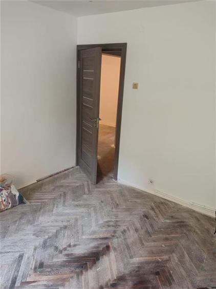Apartament cu 3 camere decomandat în Aeroport