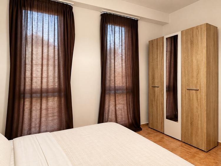 Apartament cu 2 camere semidecomandat în Girocului
