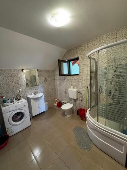 Apartament cu 3 camere decomandat în Ghiroda