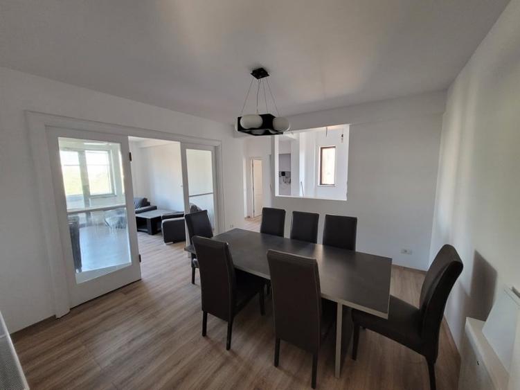 Apartament cu 5 camere decomandat în Armeneasca