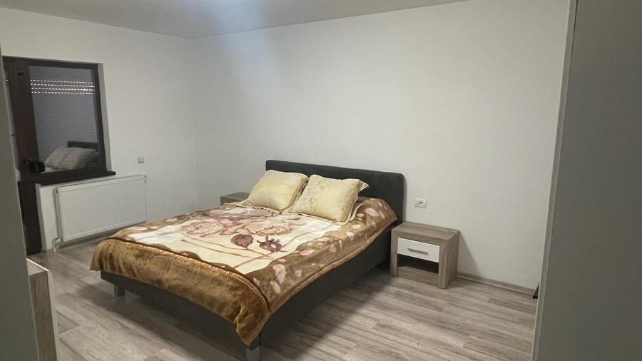 Casă cu 7 camere cu Canalizare în Sud-Est