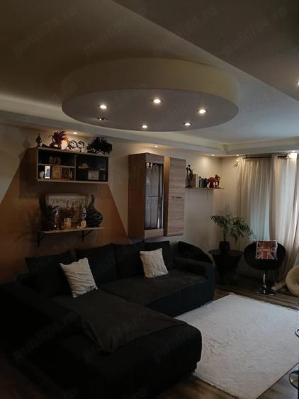 Apartament cu 4 camere decomandat în Central
