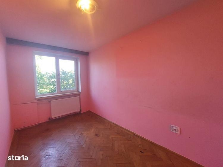 Apartament cu 3 camere semidecomandat în Titulescu