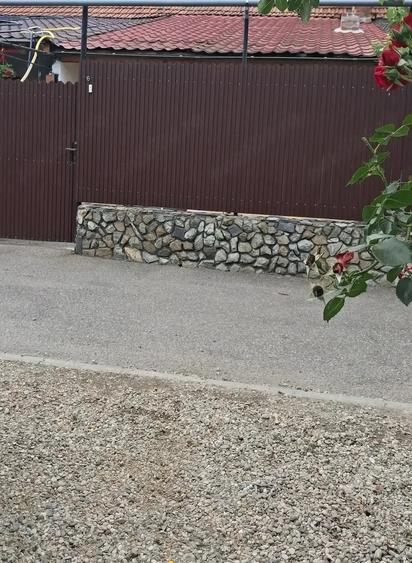 Casă cu 2 camere cu Teren 130 Mp în Central