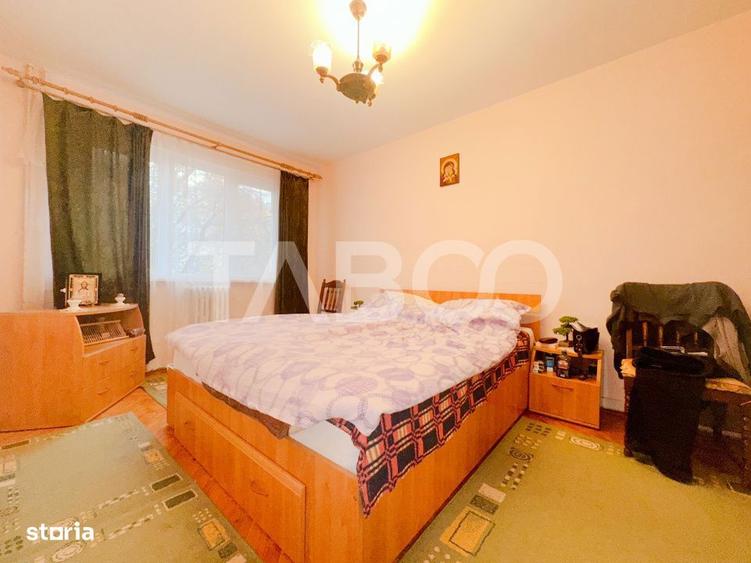Apartament cu 4 camere decomandat, mobilat în Plopilor