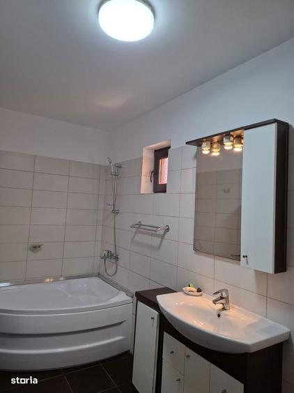 Casă cu 5 camere cu Teren 886 Mp în Central