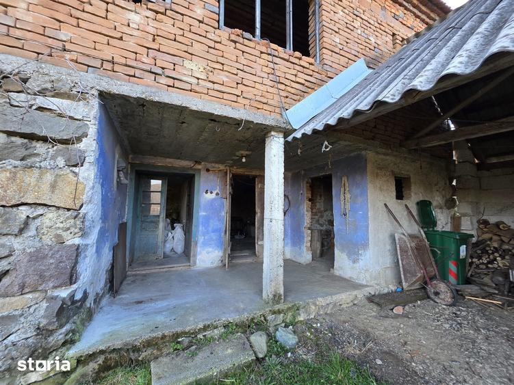 Casă cu 4 camere cu Teren 1887 Mp în Burjuc