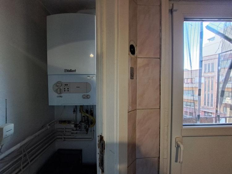 Apartament cu 4 camere semidecomandat, mobilat în Armeneasca
