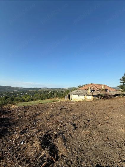 Casa batraneasca si teren in Comarna, iesirea din Chicerea asfalt curent 20 km de iasi - 2