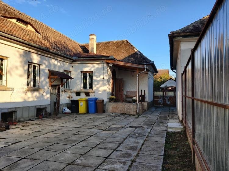 Casă cu 4 camere în Piața Cluj