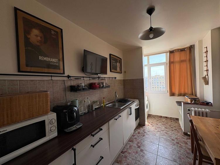 Apartament cu 3 camere decomandat în Teiul Doamnei