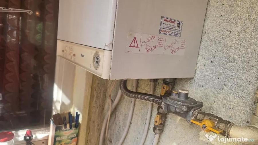 Apartament cu 3 camere decomandat în Piața Centrală