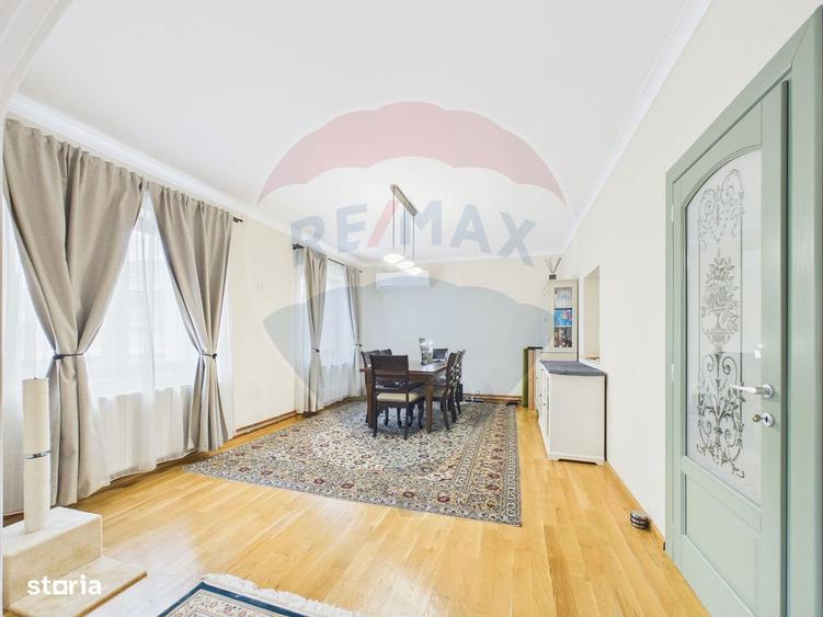 Casă cu 7 camere cu Teren 605 Mp în Snagov